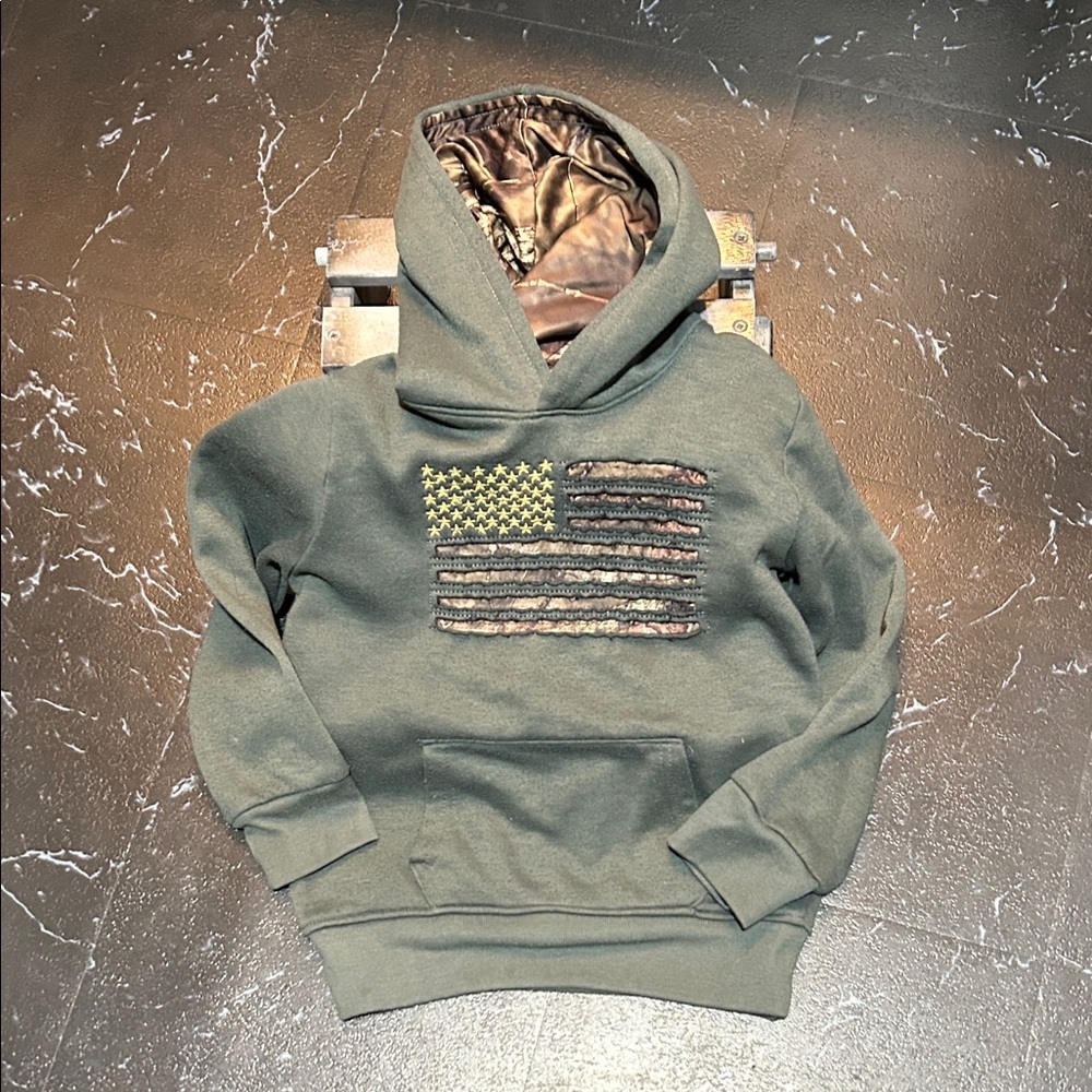 Mossy Oak CAMO American 🇺🇸 Hoodie, Wrangler Jeans 👖 and a Pair of VANS